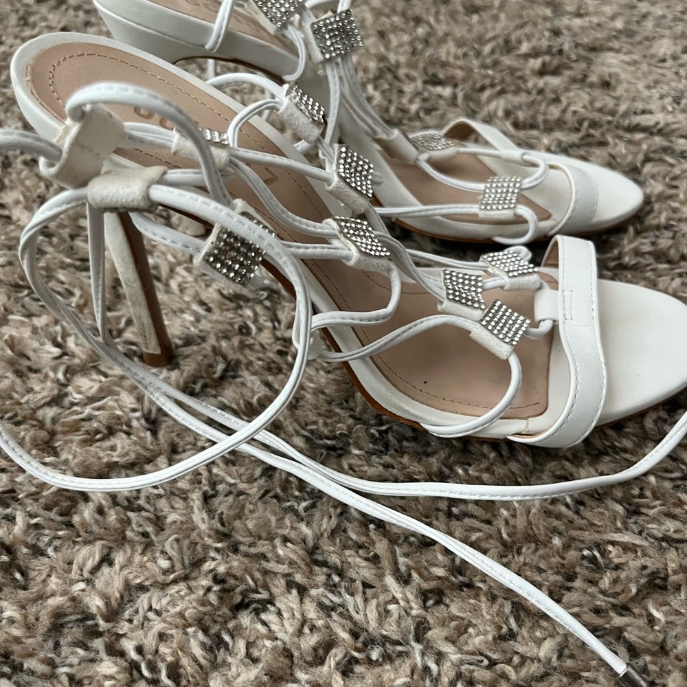 SCHUTZ White Stiletto Heels with Crisscross Straps